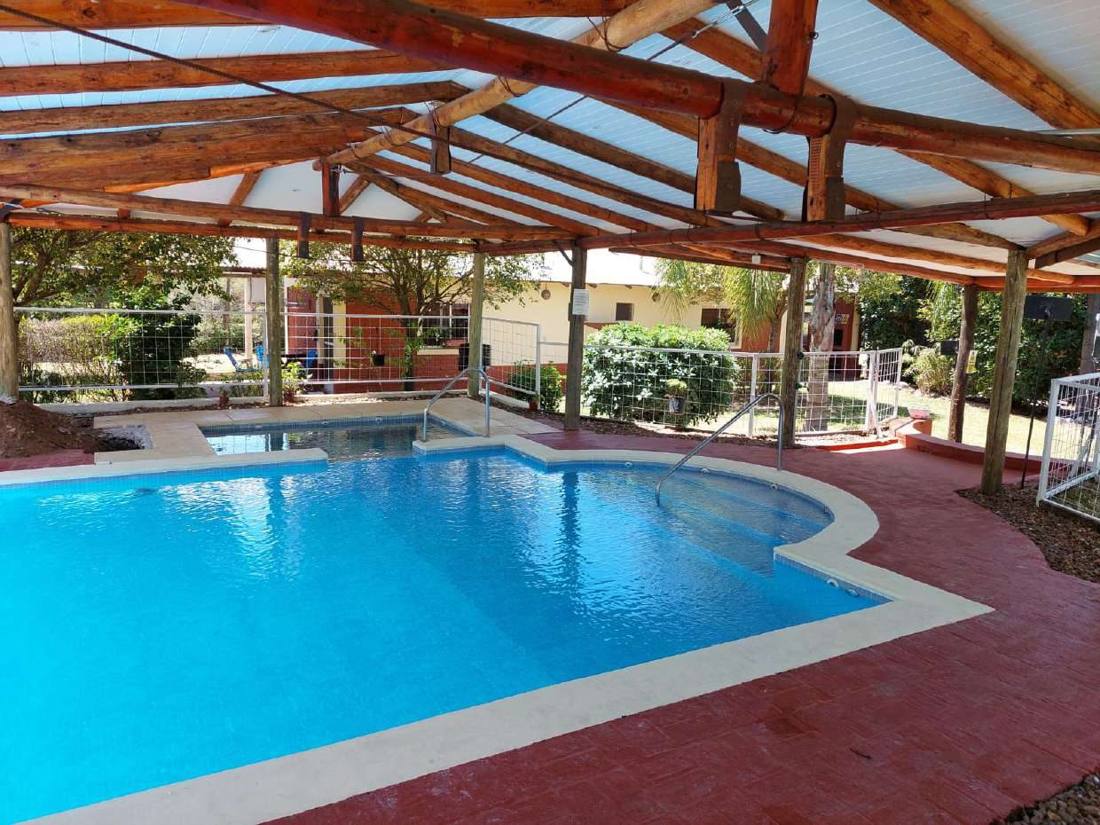 Cabañas en Concordia con pileta y jacuzzi — Complejo Dakota